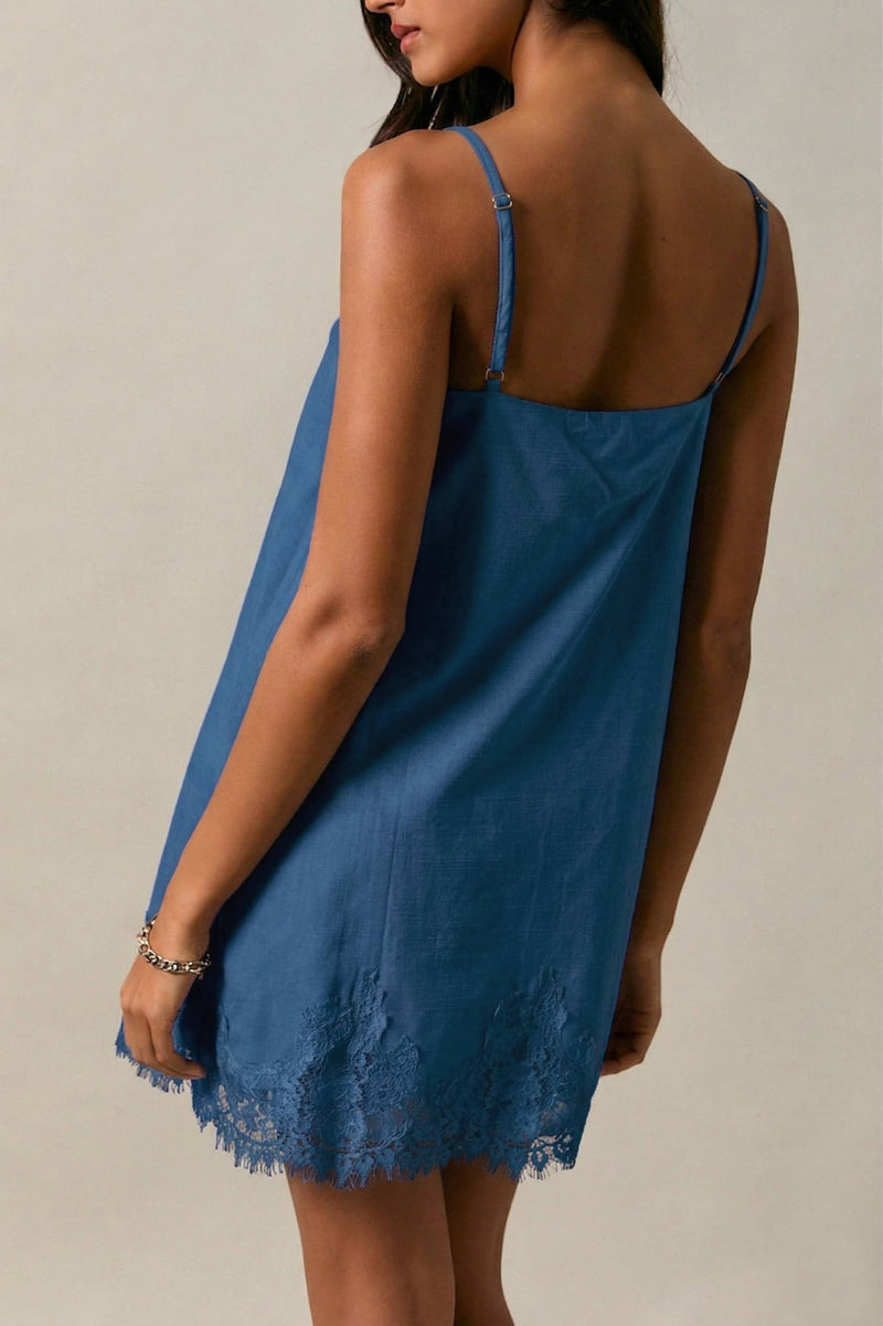 Le Lis LACE TRIM SPAGHETTI SHIFT MINI DRESS