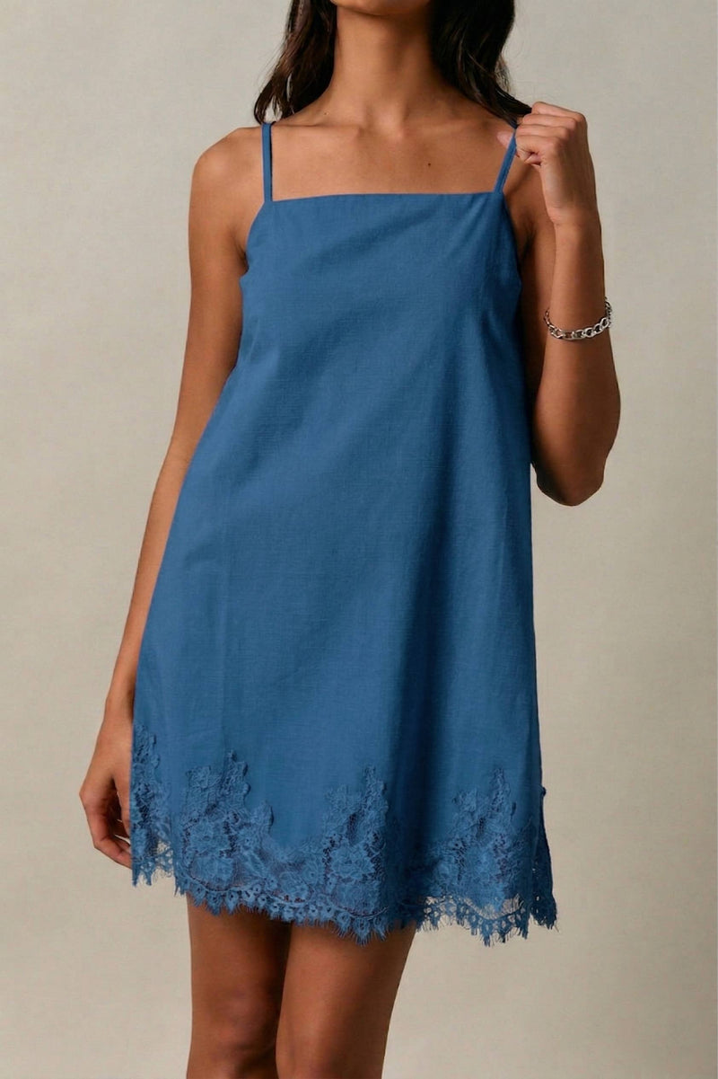 Le Lis LACE TRIM SPAGHETTI SHIFT MINI DRESS