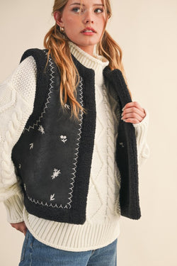 &merci Cropped Sherpa Vest