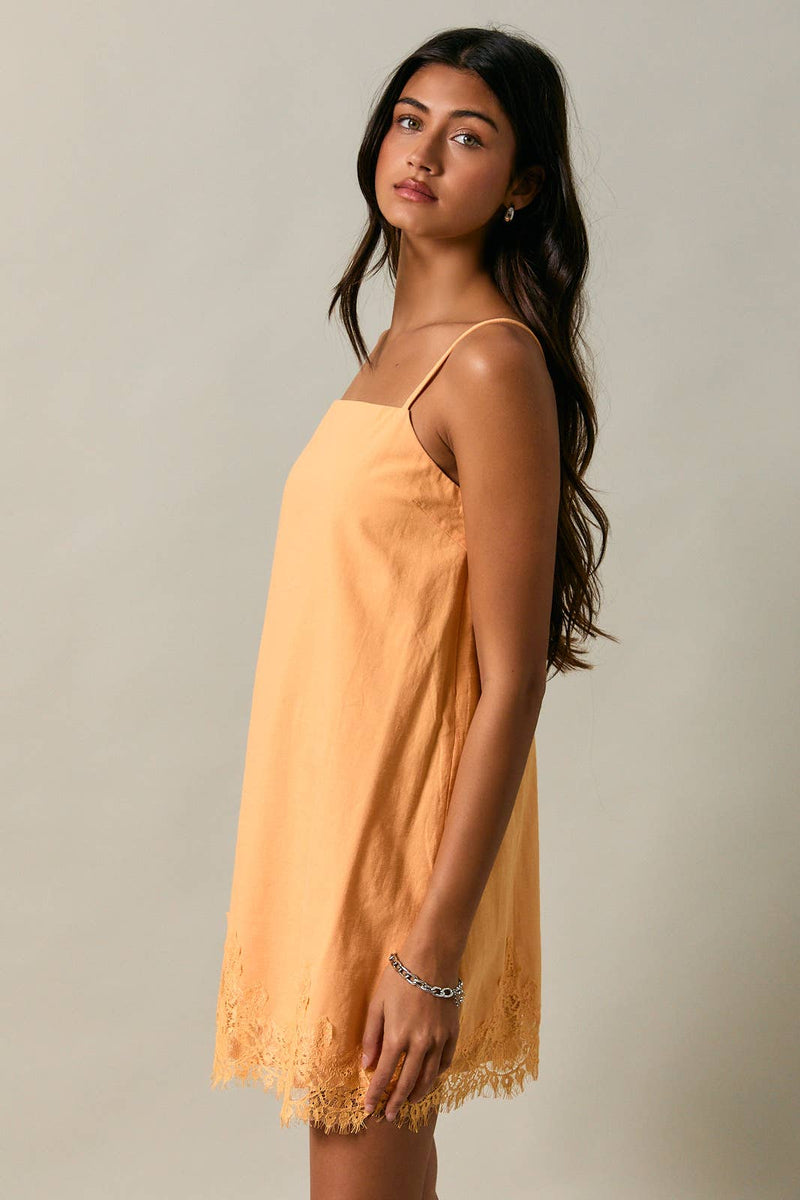 Le Lis LACE TRIM SPAGHETTI SHIFT MINI DRESS